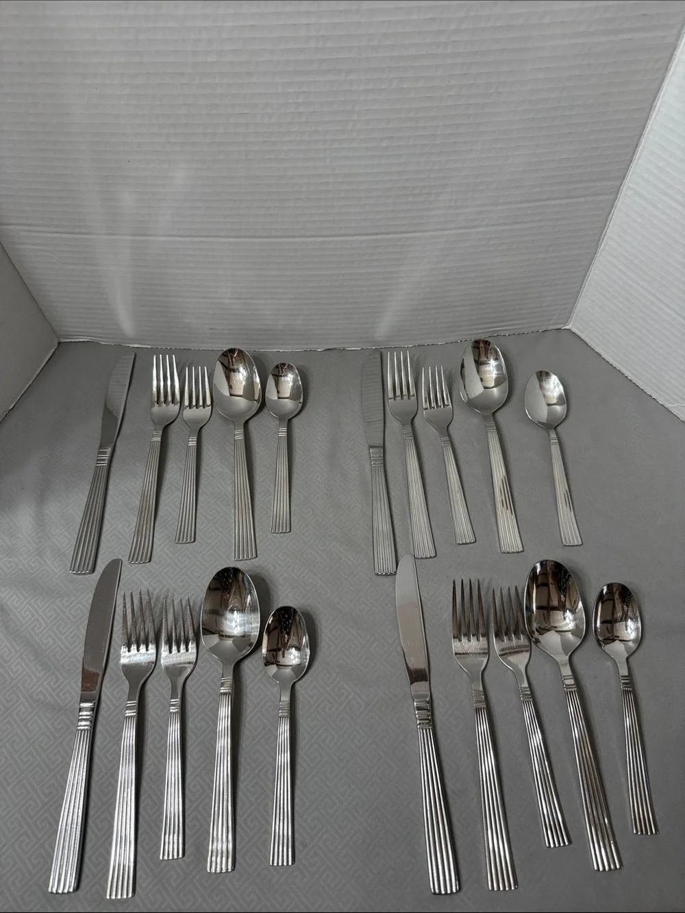 Wallace Flatware Manhattan Pattern Stainless 18/8 Service for Four 20 Piece Vtg